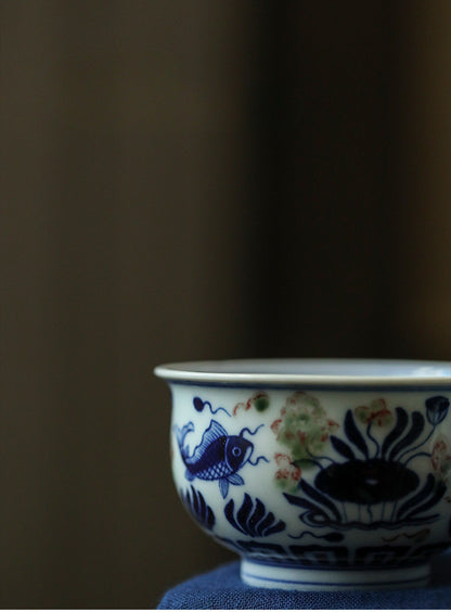 Tasse à thé en bois peinte à la main Gohobi en forme de poisson Yongle rouge, bleu et blanc pressé à la main