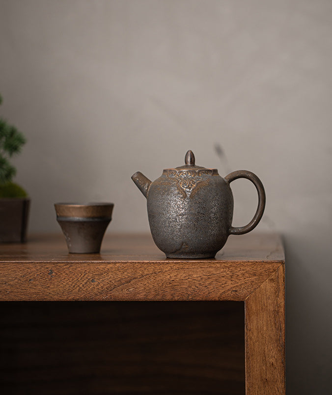 Gohobi Japanese Style Gilded Iron Glazed Teaopot