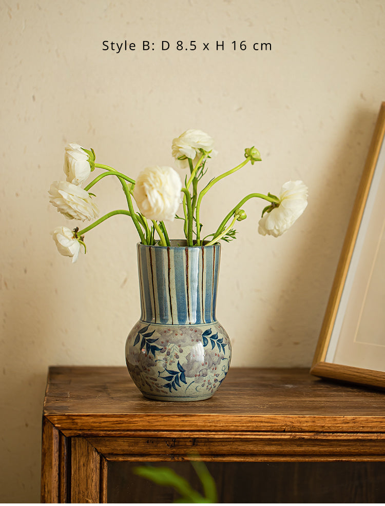 Vase vintage bleu et blanc peint à la main de Gohobi