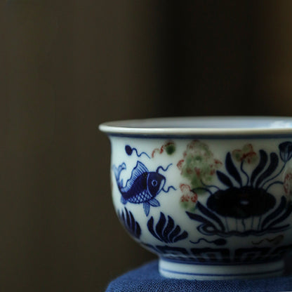 Tasse à thé en bois peinte à la main Gohobi en forme de poisson Yongle rouge, bleu et blanc pressé à la main