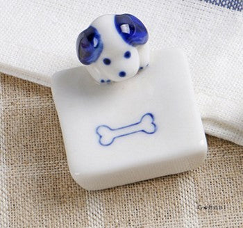 Gohobi Blue and White Ceramic Dog and Cat Chopstick Rest