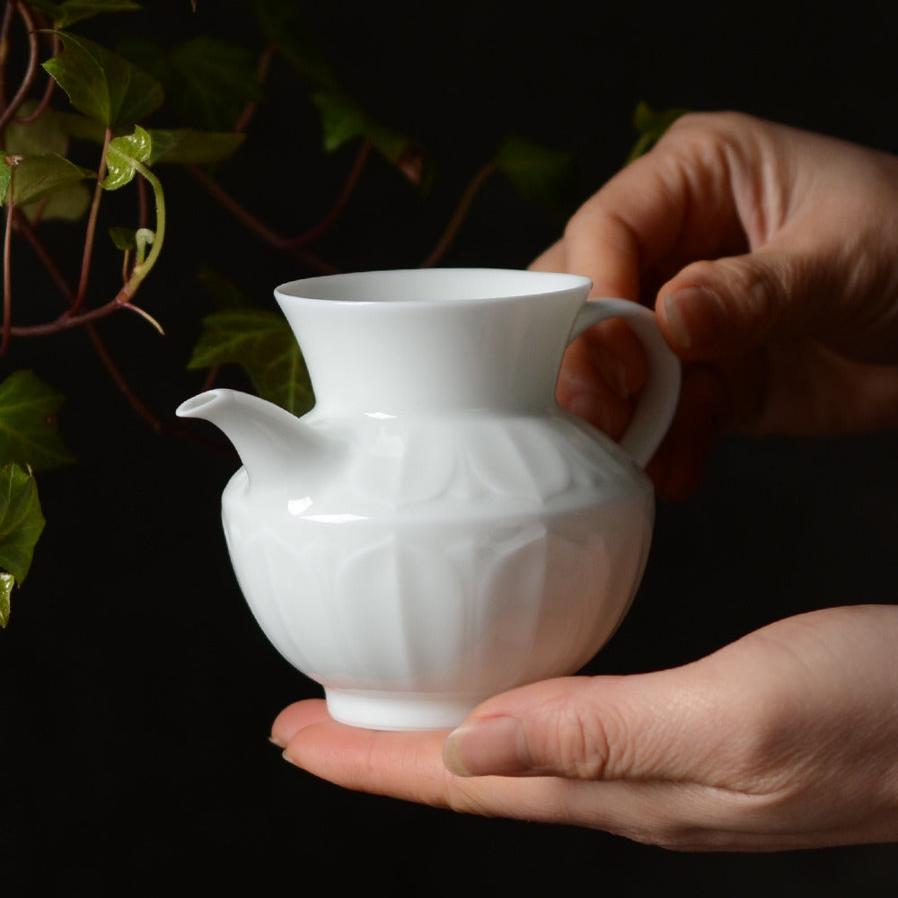 Théière et pichet en jade blanc Gohobi avec motif lotus