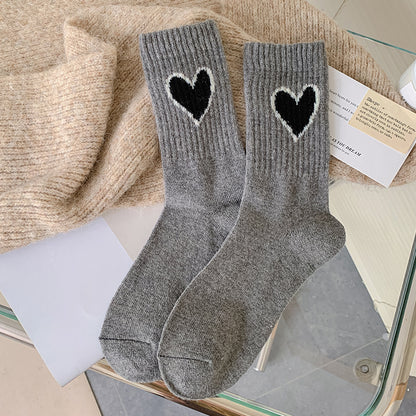 Chaussettes en laine chaussettes d'amour femmes rétro couleur café épaissies chaussettes tube moyen chaud ins marée mode automne et hiver bas en gros