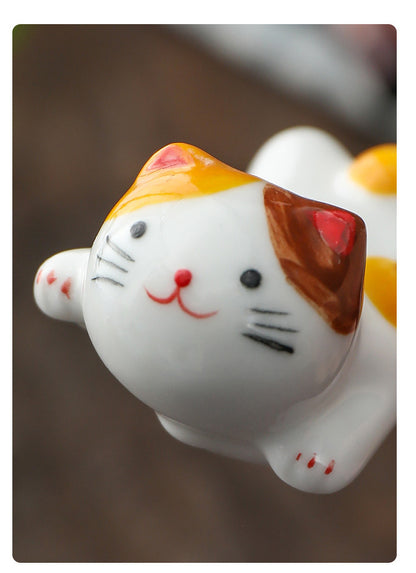 Gohobi Ceramic Front Lying Cat Chopstick Rest