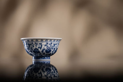 [清本源 x Gohobi Gallery] Inner Molded Sea Dragon Pattern · Blue and White · Twining Lotus Small Hand Warmer Tea Cup