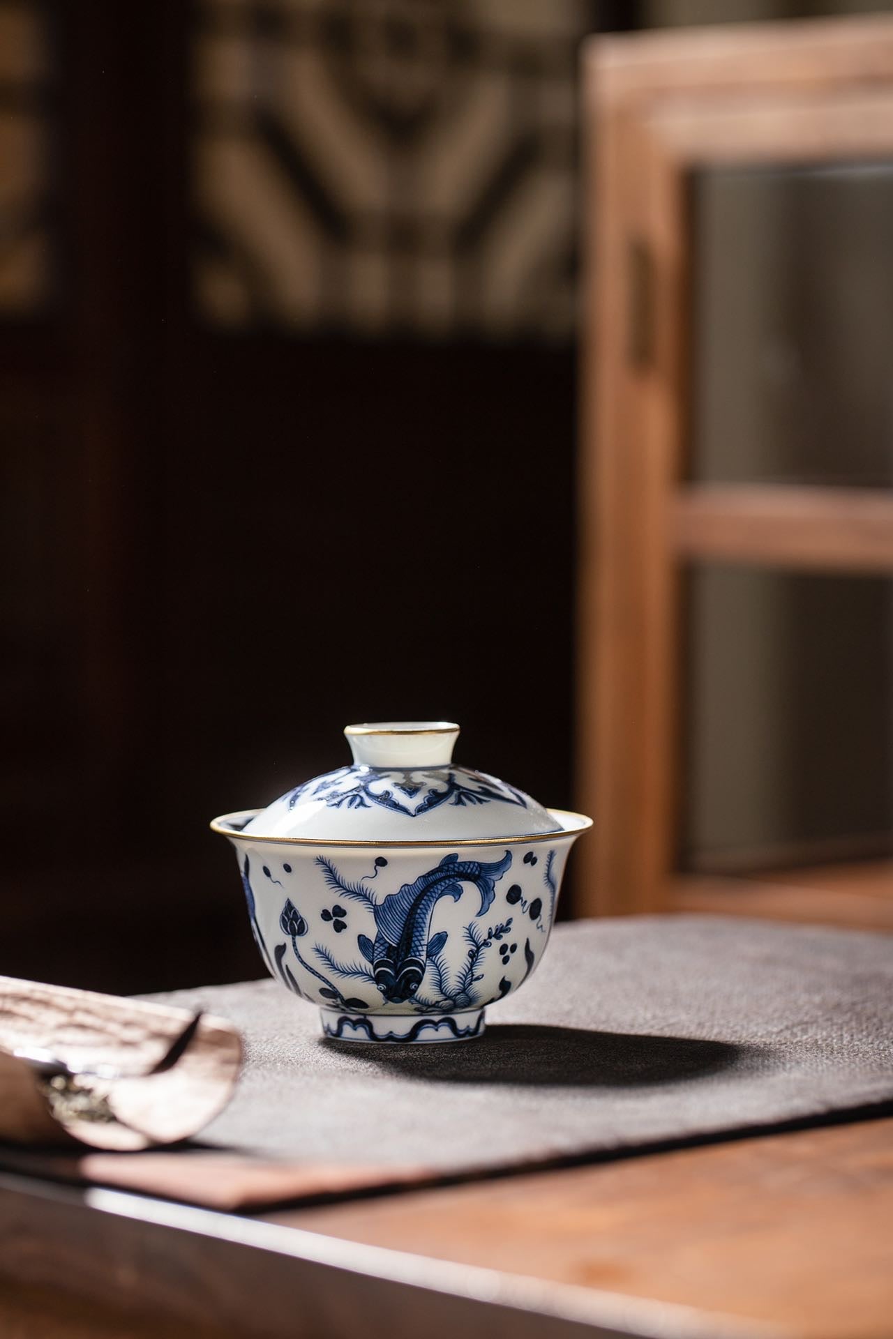 [清本源 x Gohobi Gallery] Dancing Waters Blue-and-White Fish & Algae Gaiwan