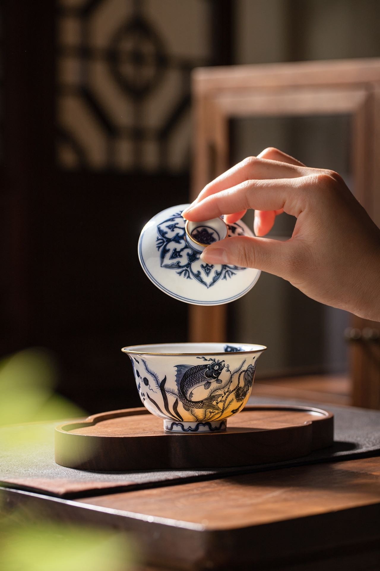 [清本源 x Gohobi Gallery] Dancing Waters Blue-and-White Fish & Algae Gaiwan