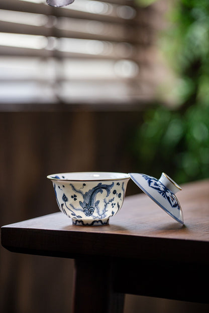 [清本源 x Gohobi Gallery] Dancing Waters Blue-and-White Fish & Algae Gaiwan