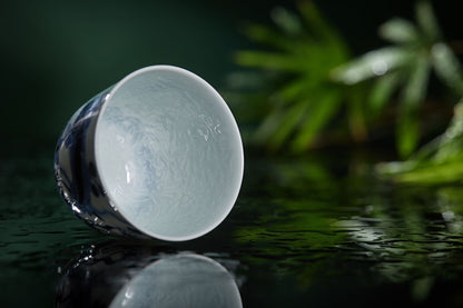 [清本源 x Gohobi Gallery] Blue and White Koi and Lotus Pond Cup with Twining Flowers Interior