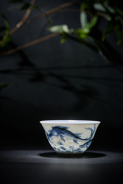 [清本源 x Gohobi Gallery] Gohobi Tasse à pochoir bleu et blanc avec poisson raie et scène aquatique