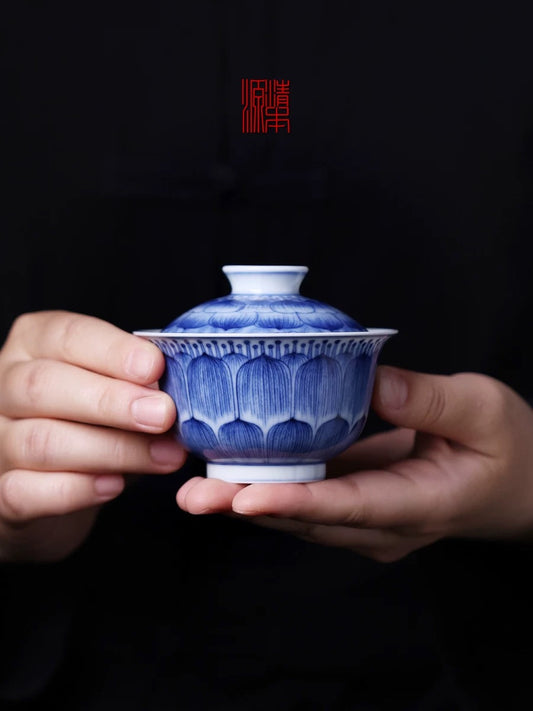 [清本源 x Gohobi Gallery] Gaiwan à douze pétales de lotus bleu et blanc à motif double dragon