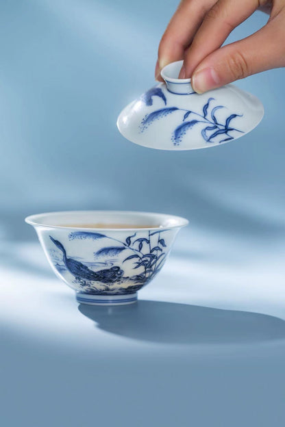 [清本源 x Gohobi Gallery] Gaiwan scène de lotus bleu et blanc et d'oie roseau