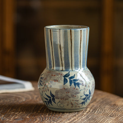 Vase vintage bleu et blanc peint à la main de Gohobi