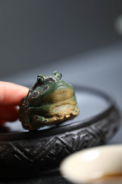 Gohobi Handmade Ceramic YiXing Clay Lucky Toad Ornament Tea pet