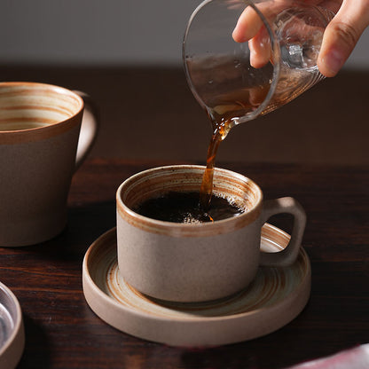 Tasse à café et soucoupe en grès noir et marron faites à la main par Gohobi