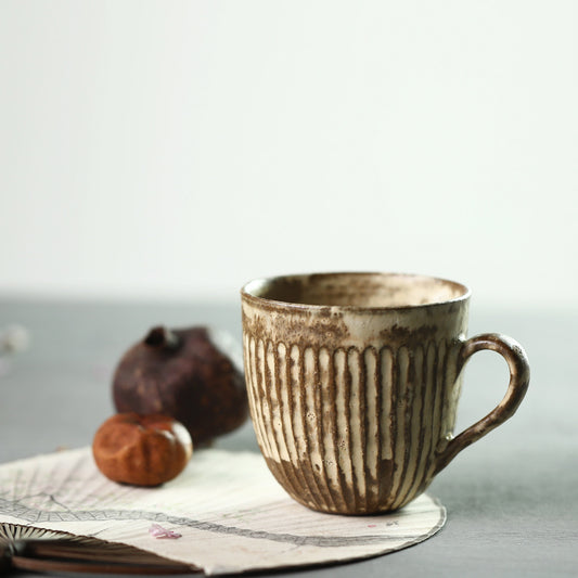 Tasse à café en céramique blanche et marron faite à la main par Gohobi