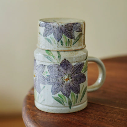 Tasse à café Gohobi peinte à la main avec motif floral bleu et blanc et couvercle