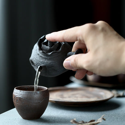 Théière noire en argile violette de style japonais faite à la main Gohobi