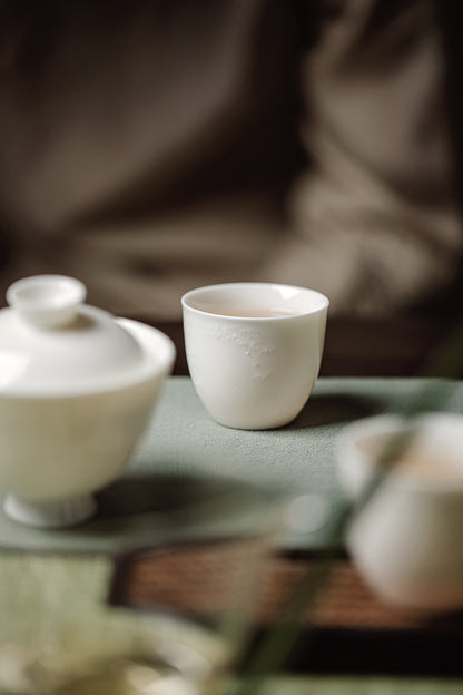 Tasse à thé en porcelaine blanche faite à la main en céramique gaufrée à la main Gohobi