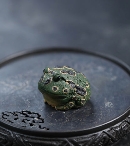 Gohobi Handmade Ceramic YiXing Clay Lucky Toad Ornament Tea pet