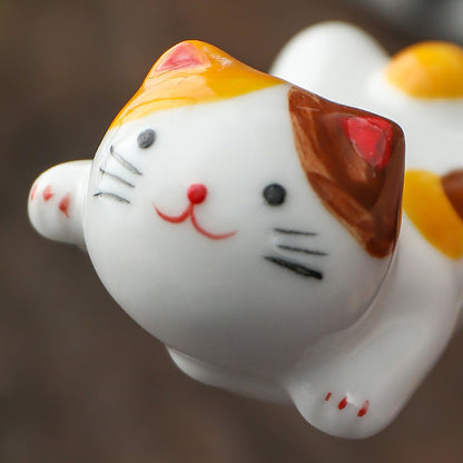 Gohobi Ceramic Front Lying Cat Chopstick Rest