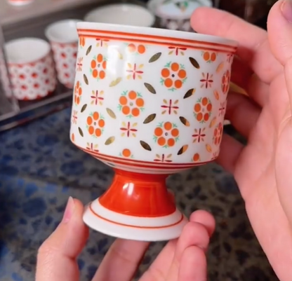 [清和堂 x Gohobi Gallery] Tasse à thé peinte à la main en forme de lotus rouge orangé doré avec pied