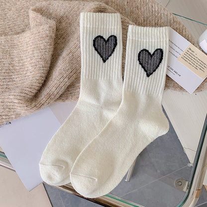 Chaussettes en laine chaussettes d'amour femmes rétro couleur café épaissies chaussettes tube moyen chaud ins marée mode automne et hiver bas en gros