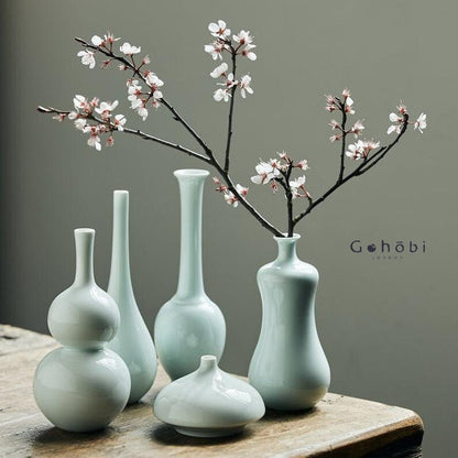 Gohobi White vase Jingdezhen Chinese shadowy blue glaze porcelain mini vases Chinese Gongfu tea Kung fu tea Japanese Chado table decoration