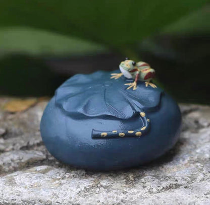 Gohobi Handmade ceramic YiXing clay blue lotus and Frog Tea ornaments Tea pets Chinese Gongfu tea Japanese Chado unique ornaments