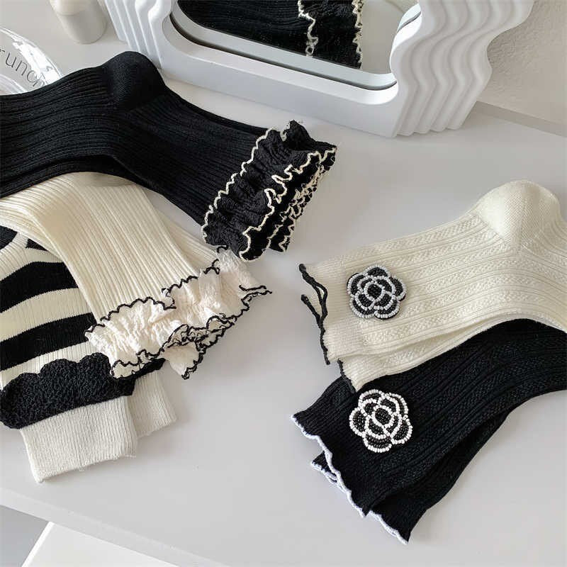 Black and white floral cotton socks gift Women Winter Socks gift flowers Korean Japanese